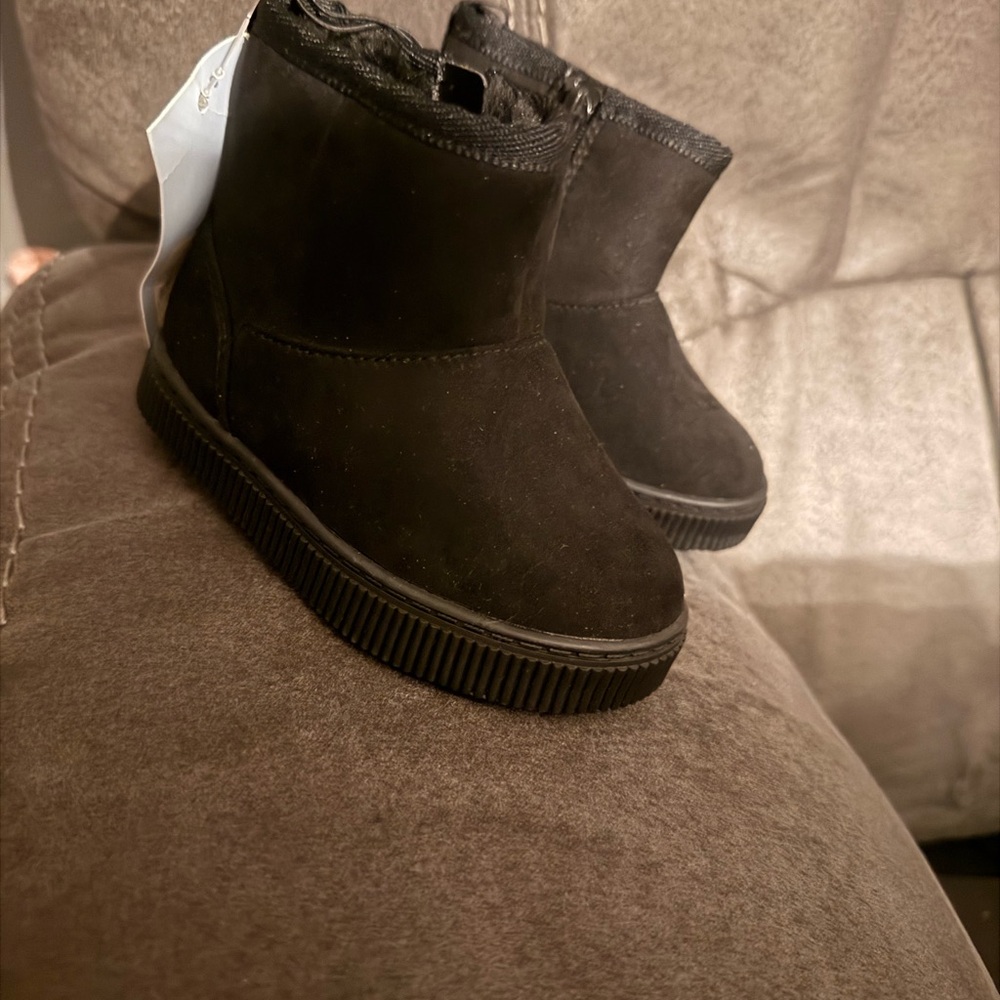 Toddler Size 5 Cat & Jack warm Black Boots